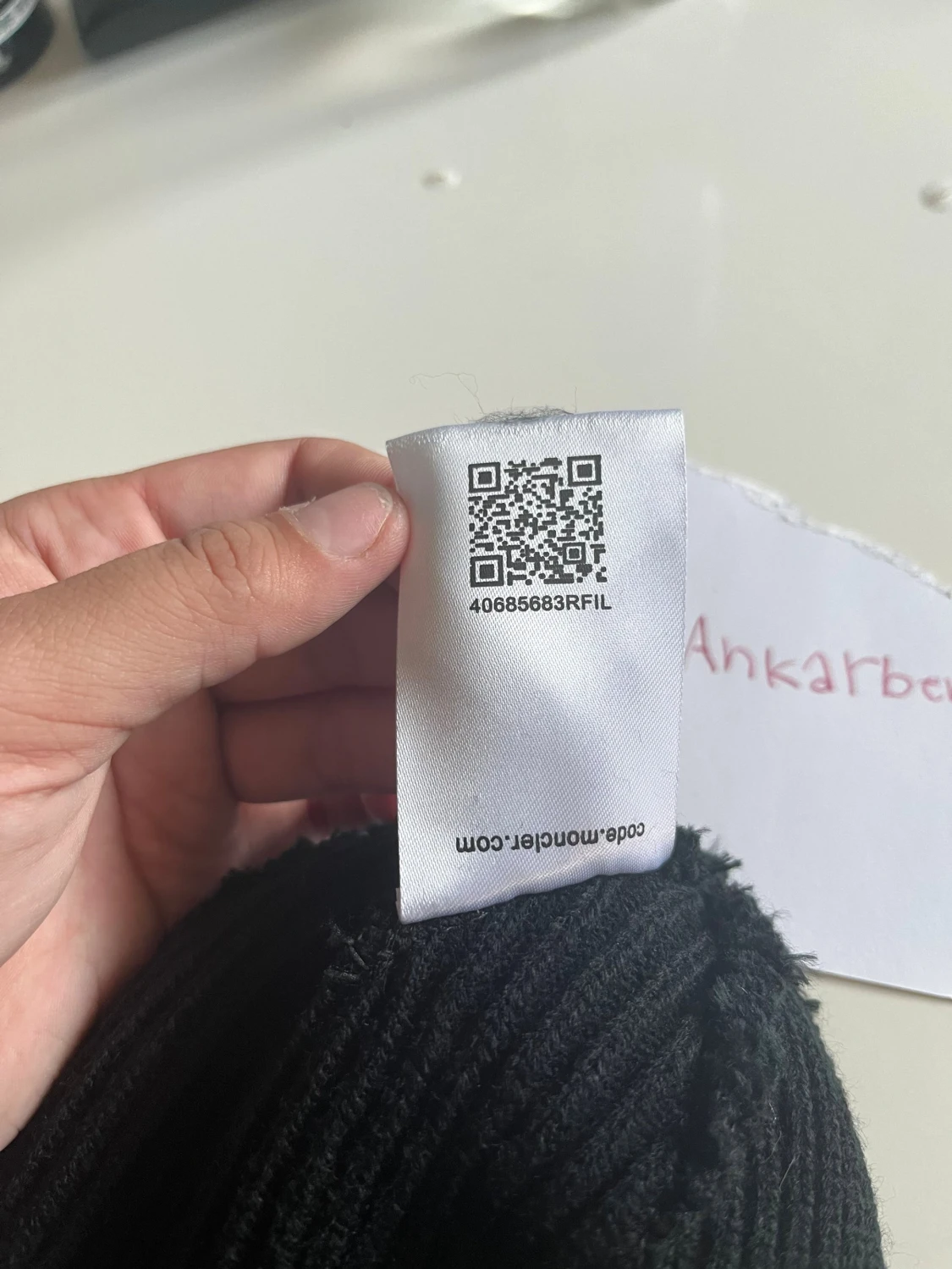 Svart Moncler mössa  - 1