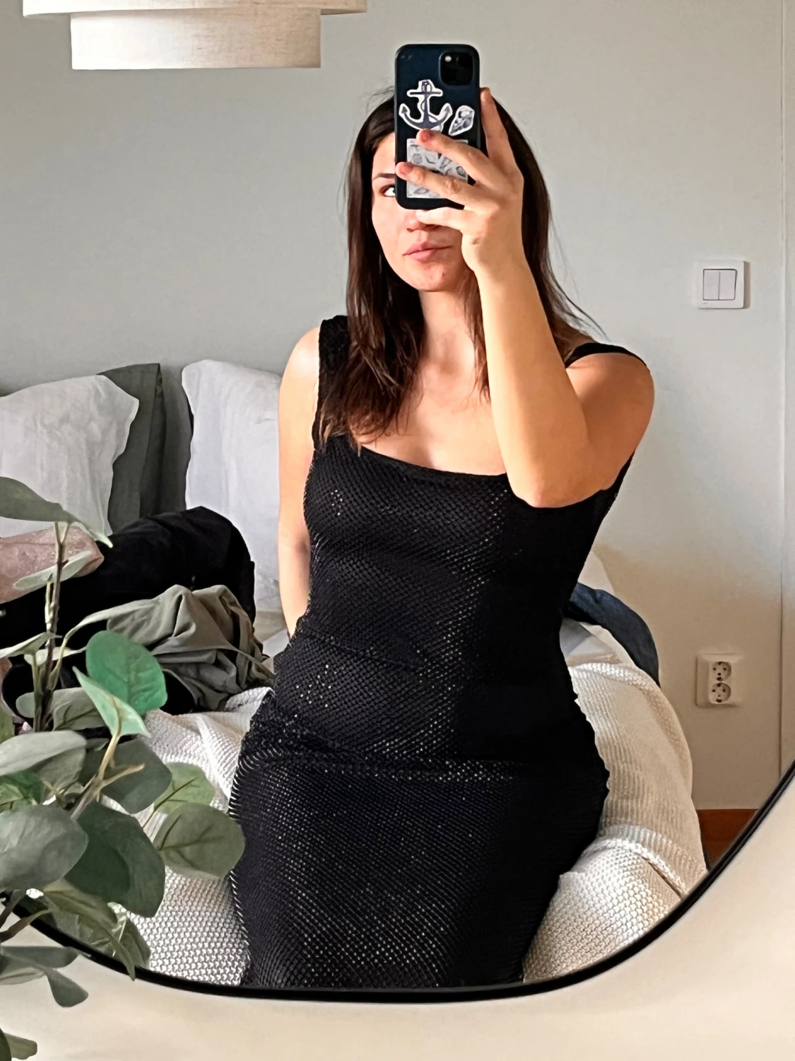 Svart glittrig långklänning - 1