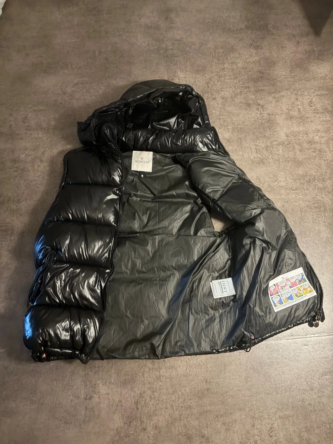 Svart dunväst från Moncler med huva - 2