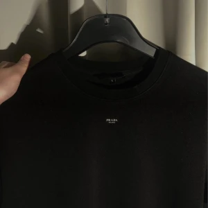 Prada  - Qr kod fungerande fint skick passar M