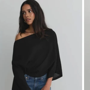 Effortlessly poncho sweater Nelly   - Storlek M, knappt använd kanske 2 gånger men säljer då den inte kommer till användning, nypris:350 kr, pris kan alltid diskuteras! ❤️