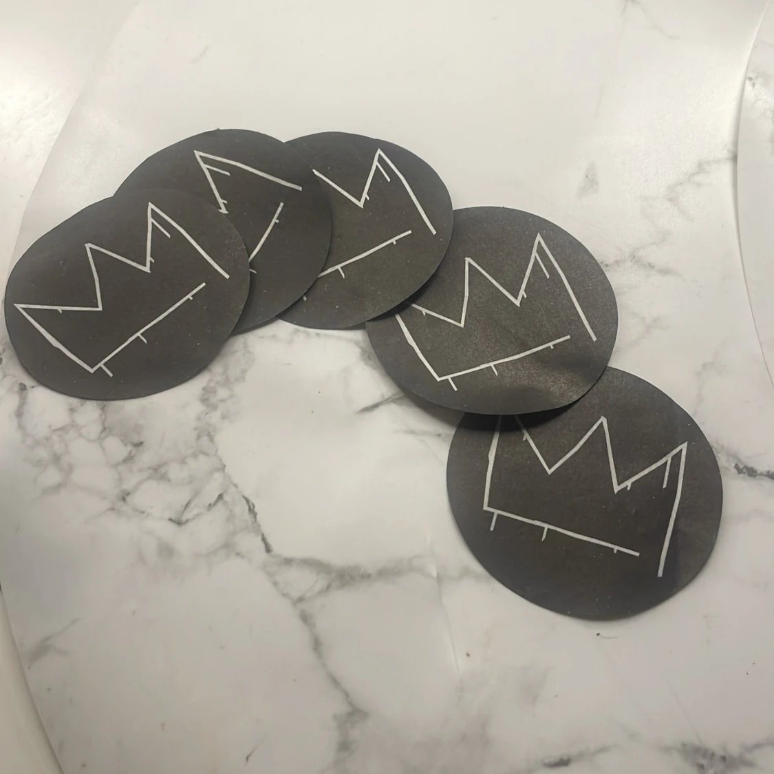 Svarta sminkpads med kronmotiv - 2