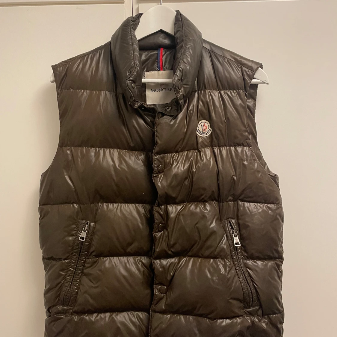 Brun dunväst från Moncler