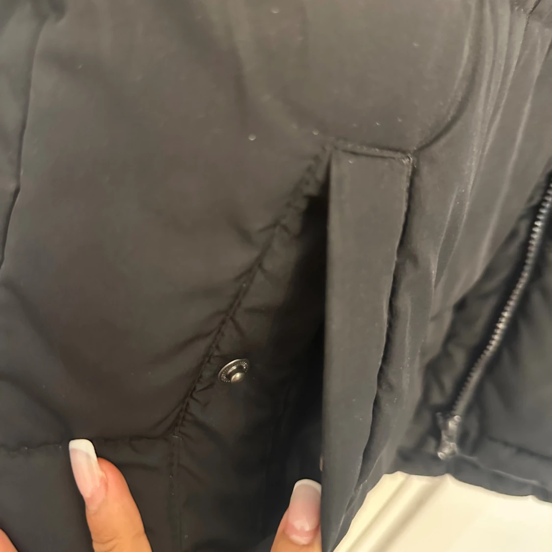 Svart dunväst från BikBok XS - 2