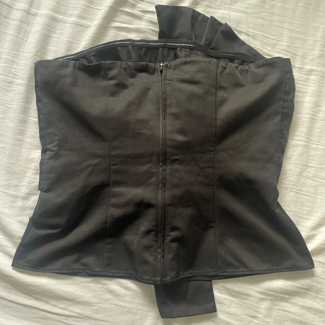 Svart axelbandslös korsett från H&M - 1