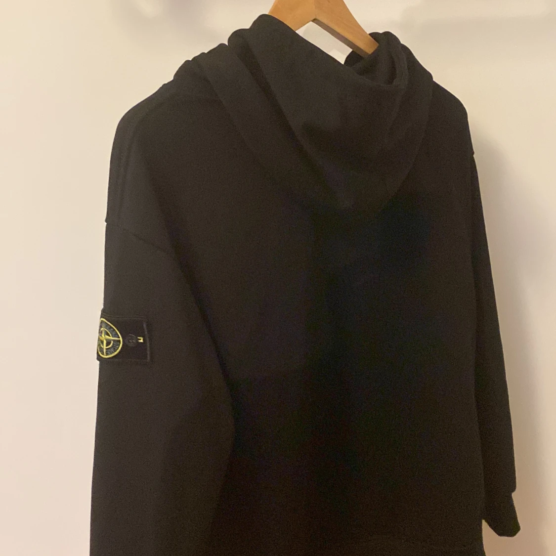 Svart hoodie från Stone Island nyskick(M) - 2