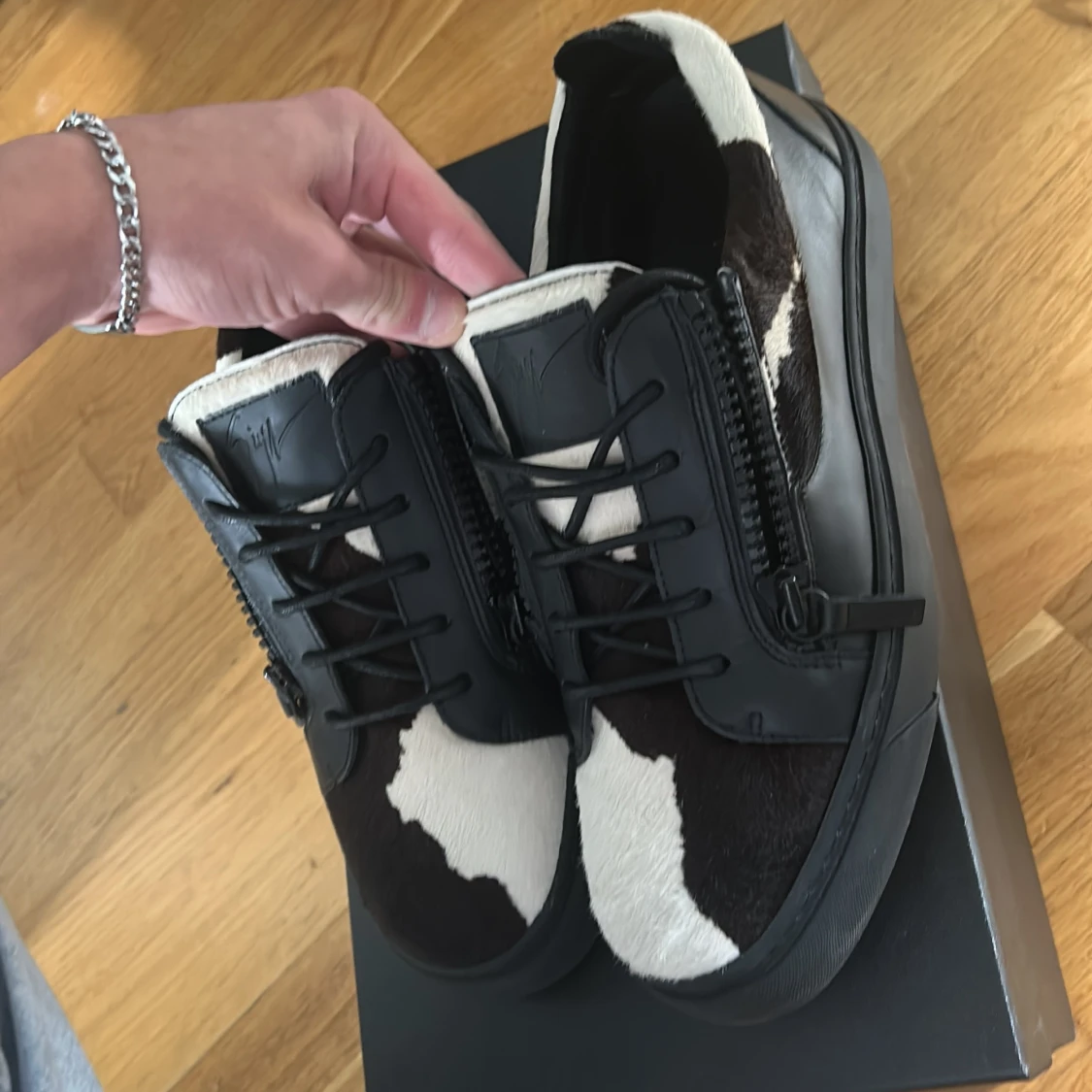 Giuseppe Zanotti sneakers med pälsdetaljer - 2