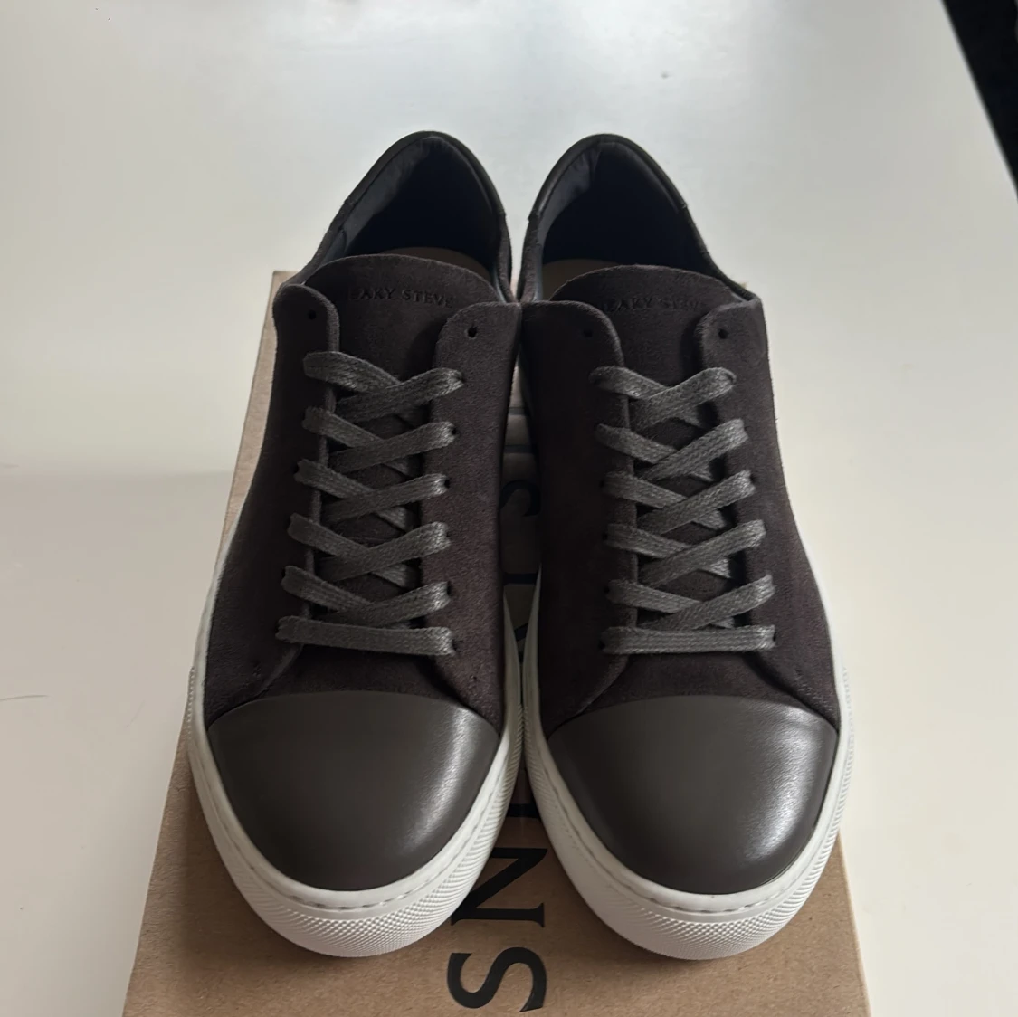 Sneaky Steve grå mockasneakers - 1