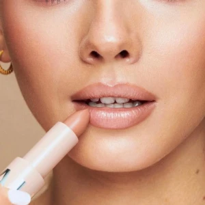 Läppstift 90’S VIBE - Säljer detta fina läppstift som inte kommit till användning, endast testad en gång på handen, ny pris är 245kr🩷