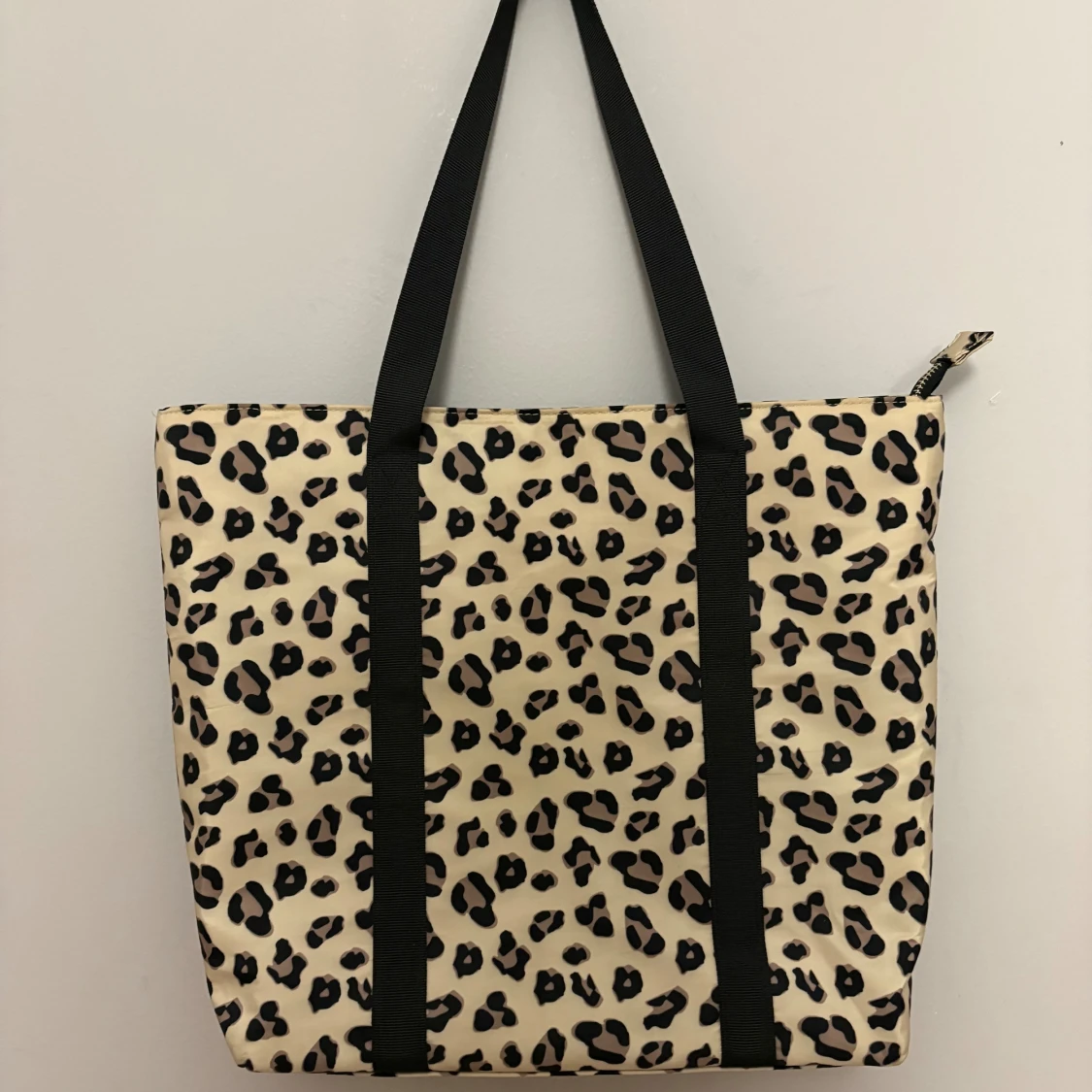 Leopardmönstrad väska med dragkedja