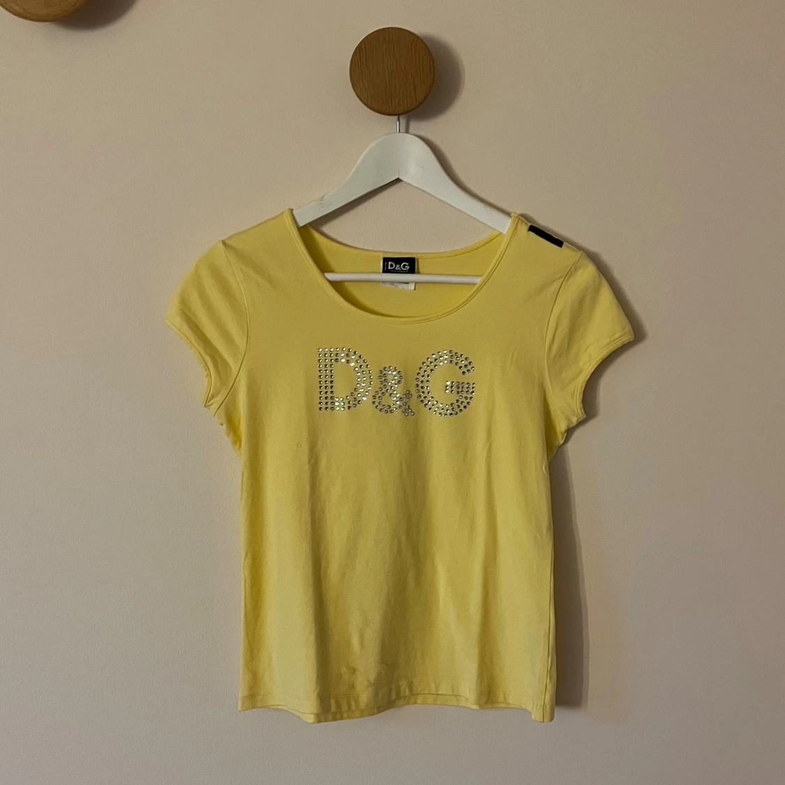 Gul D&G t-shirt med strasslogga