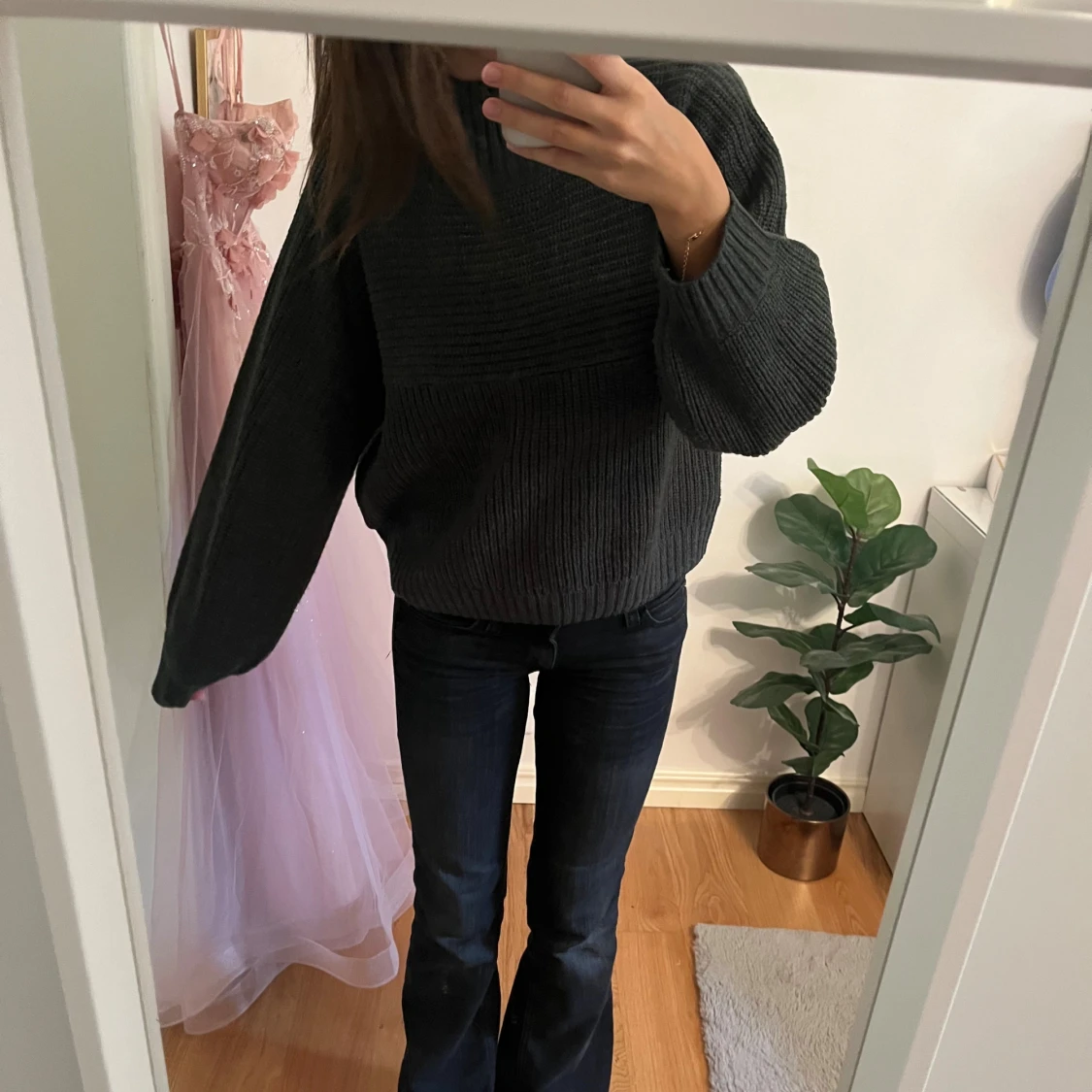 Mörkgrön stickad tröja med polokrage - 2