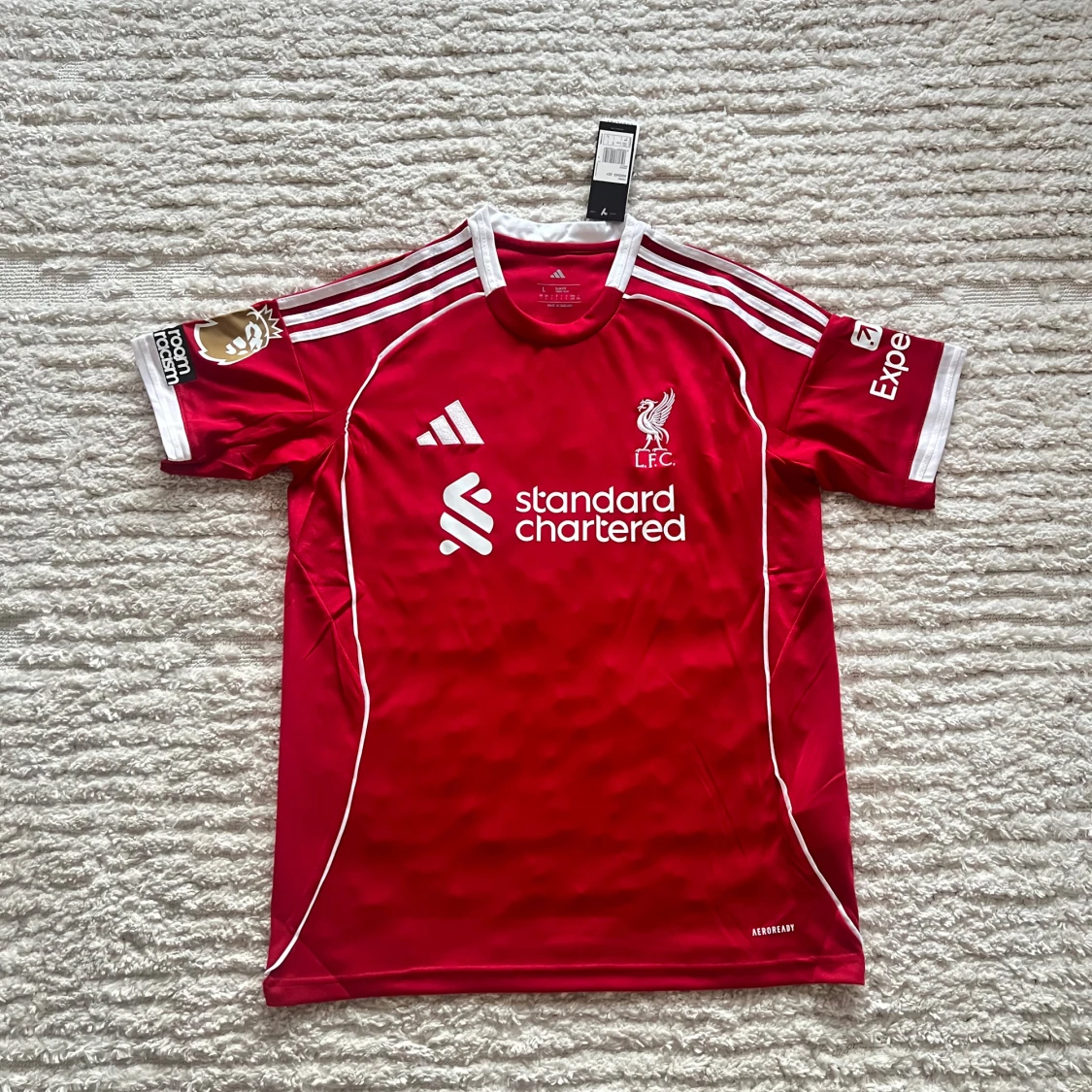Isak home Liverpool jersey 25/26 - 1