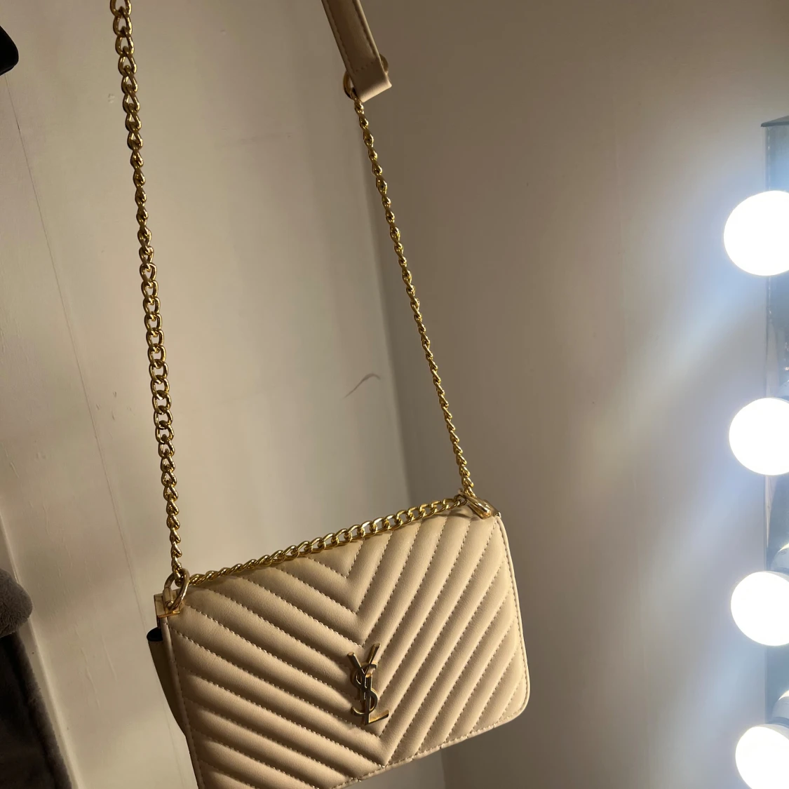 Beig väska likt YSL - 2