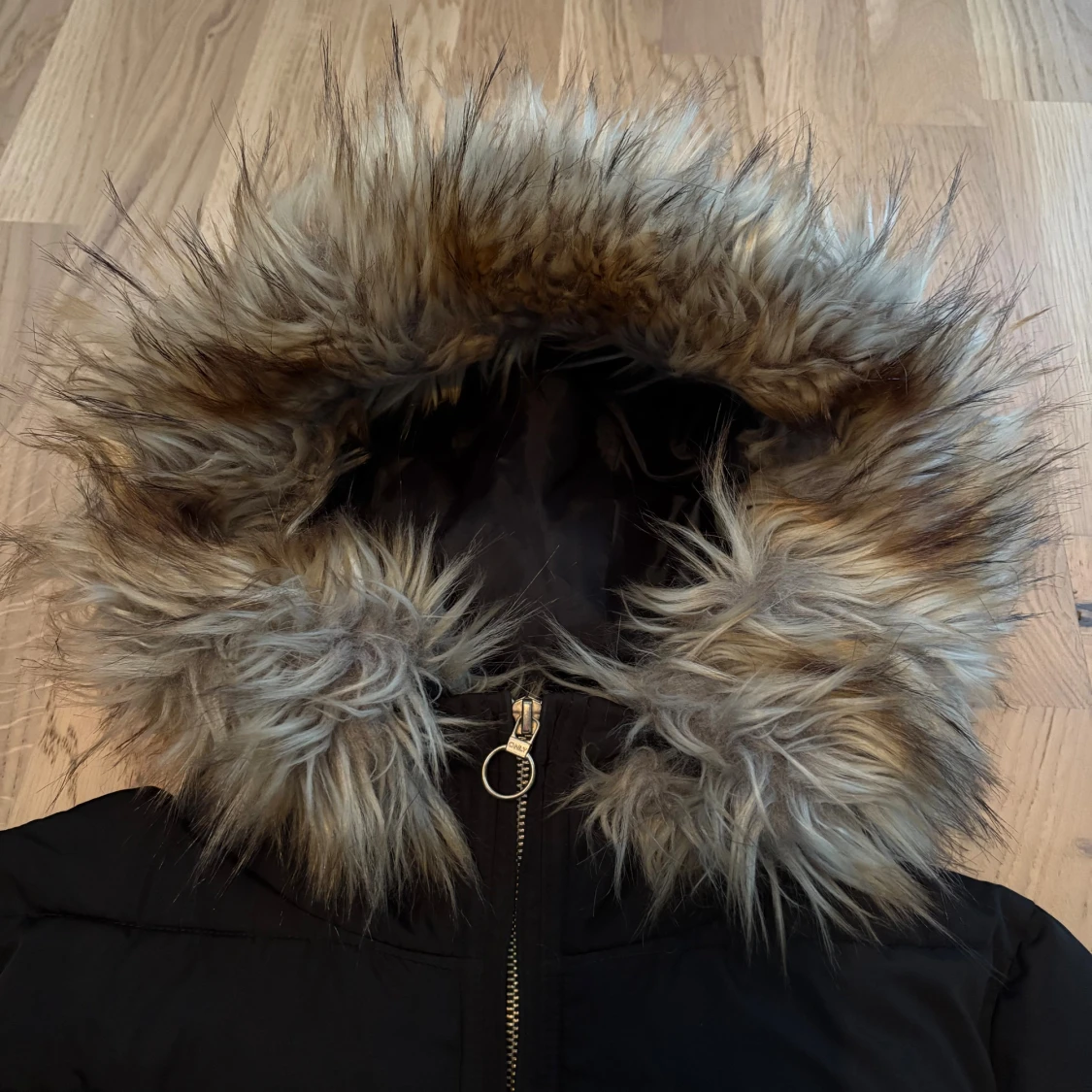 Svart pufferjacka med fuskpäls från ONLY - 1