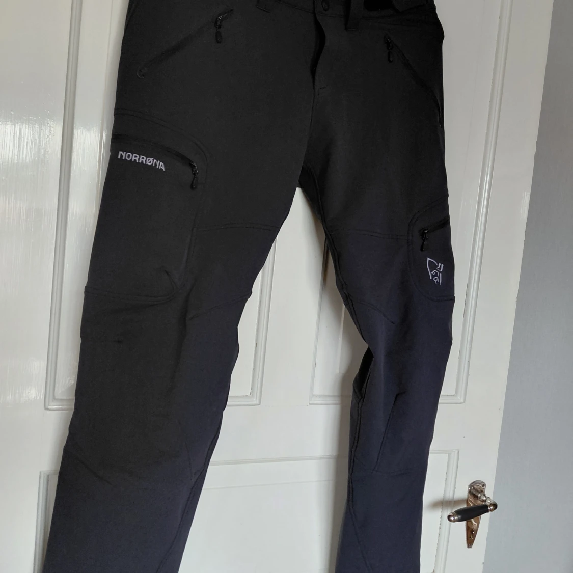 Svarta Svalbard Flex1 byxor från Norrøna