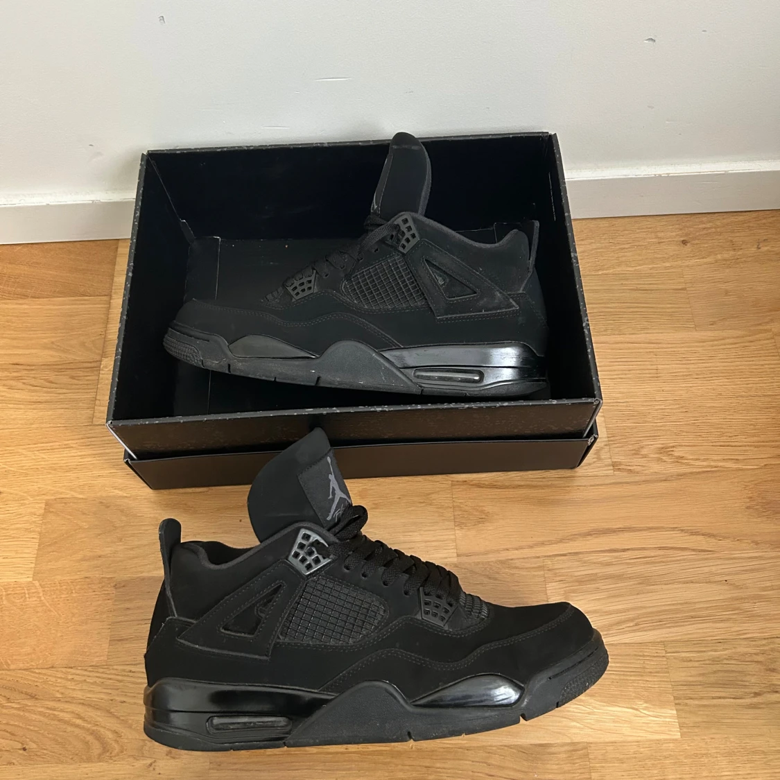 Svarta Air Jordan 4 Retro sneakers - 1