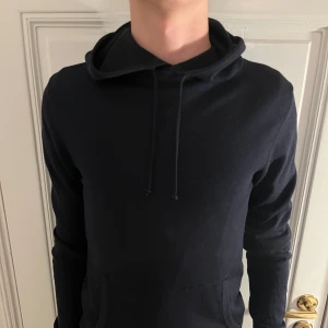 J.lindberg hoodie - Säljer denna merinoull hoodie från J.lindberg. Storlek S hör av er vid eventuella frågor 