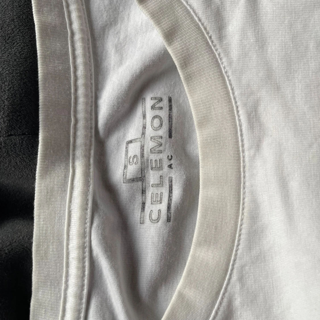 Vit t-shirt med tryck - 2