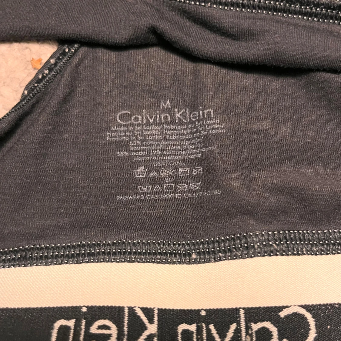 Svart linnetopp från Calvin Klein - 2