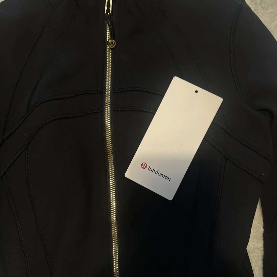 Svart träningsjacka från Lululemon - 2