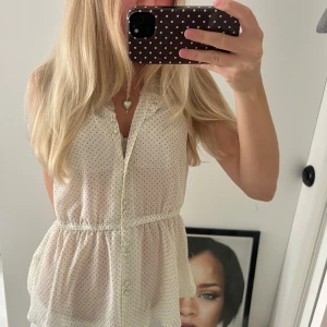 Topp - Sååå fin prickig meshtopp🥰