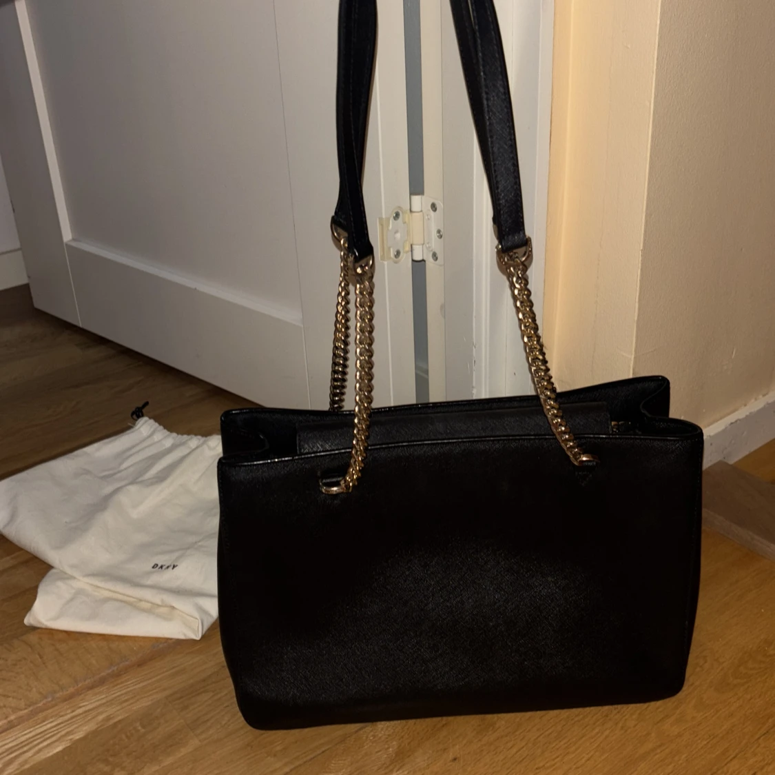 Svart axelväska DKNY - 2