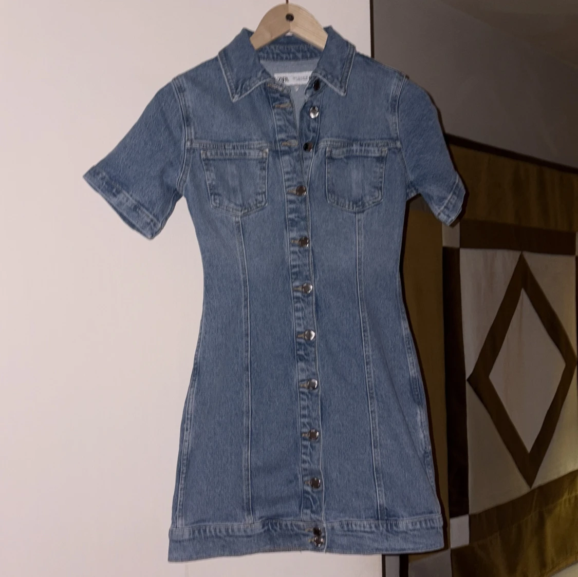 Jeansklänning med knappar från Zara