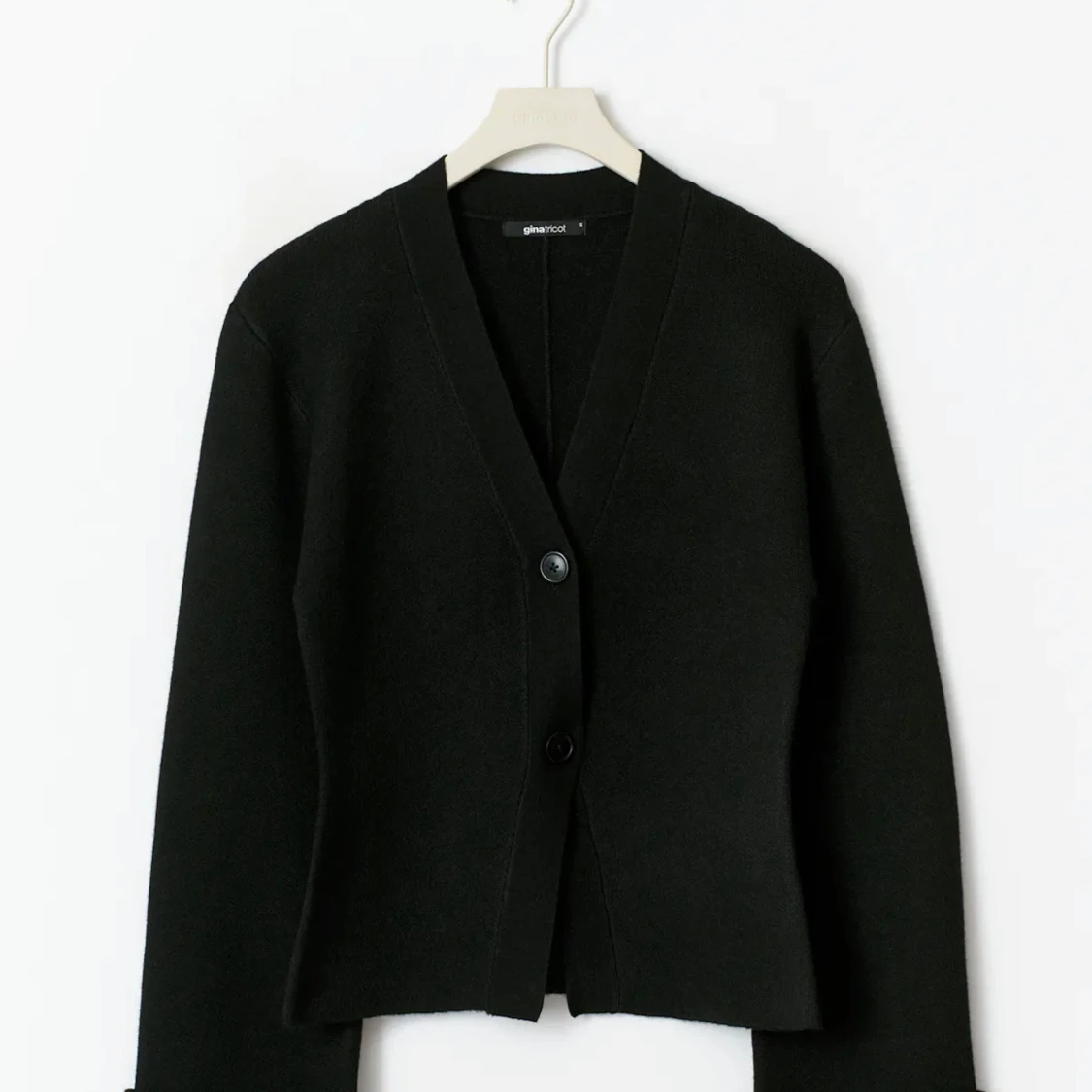 Svart kofta från Gina Tricot