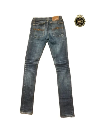 Nudie Jeans  - Nudie jeans | skick: mycket fint | fräg: blå med feta slitningar | storlek 26/34 | skriv vid frågor | mvh MD closet 