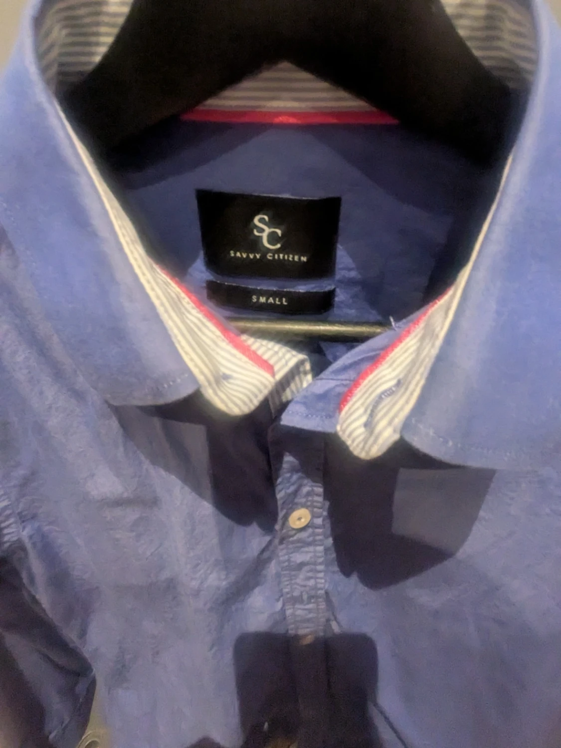 Blå skjorta med vit krage - 2