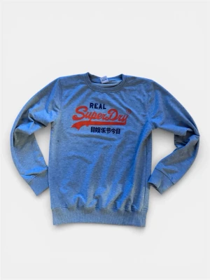 Grå Superdry tröja - En fet grå superdry tröja till billigt pris. Storlek S, skriv vid minsta lilla fundering! 💭 