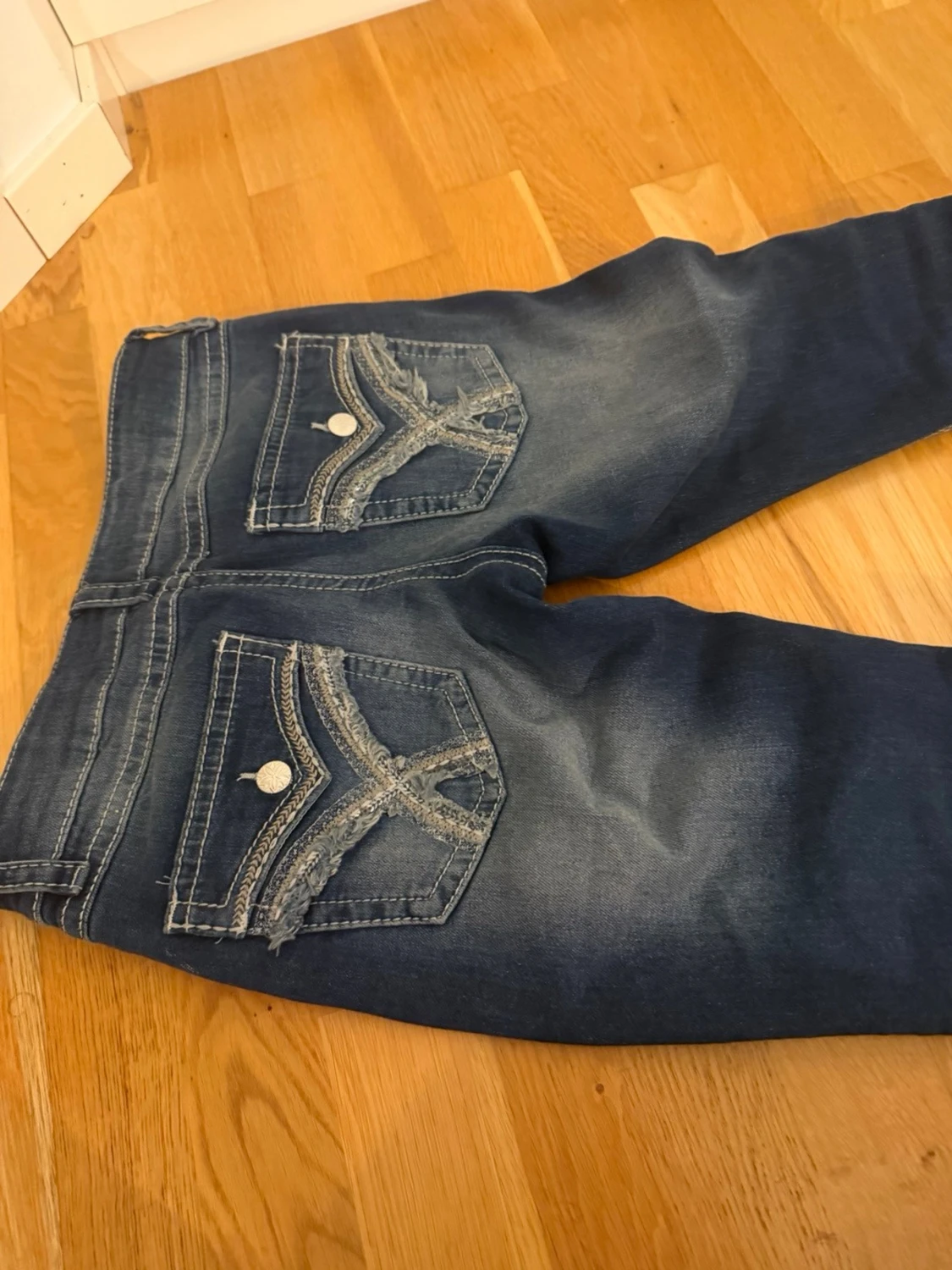 Blå jeans från Gina tricot 