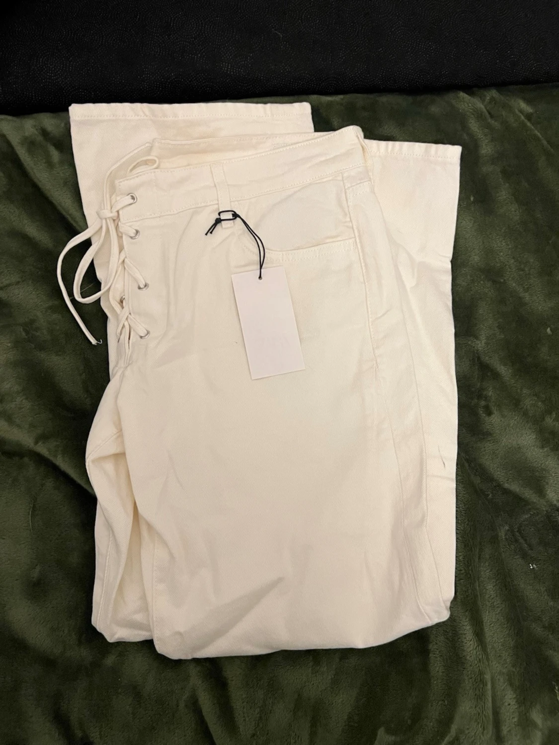 Vita bootcut-byxor med snörning - 3