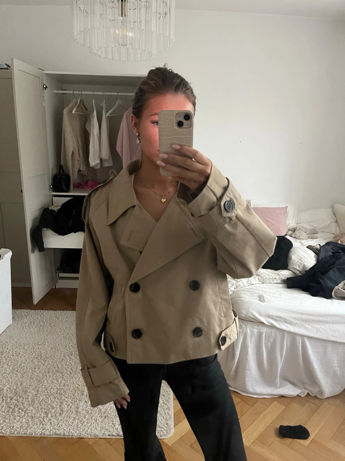 Beige cropped trenchcoat med knappar - 1