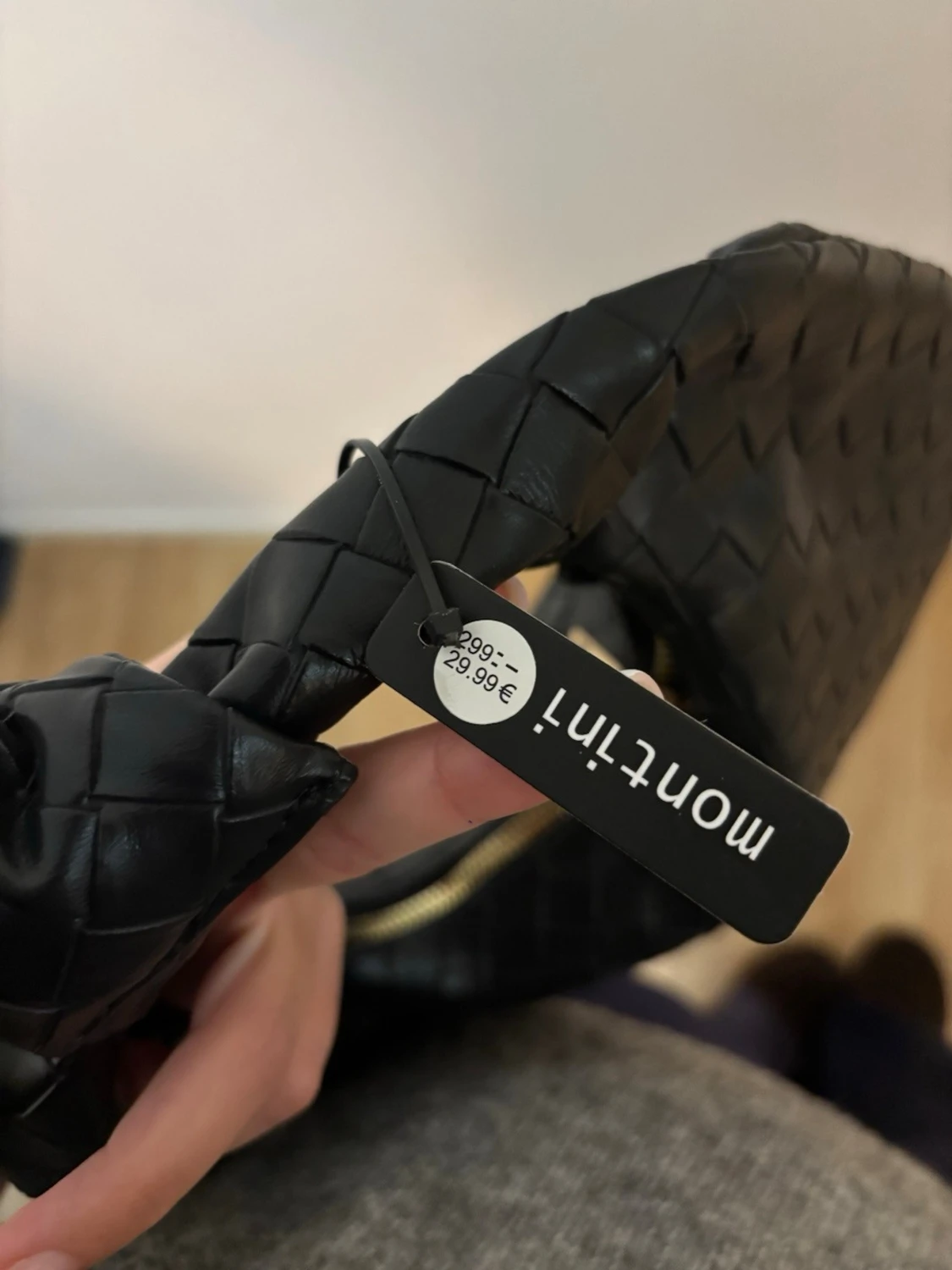 Svart flätad handväska med knut - 4