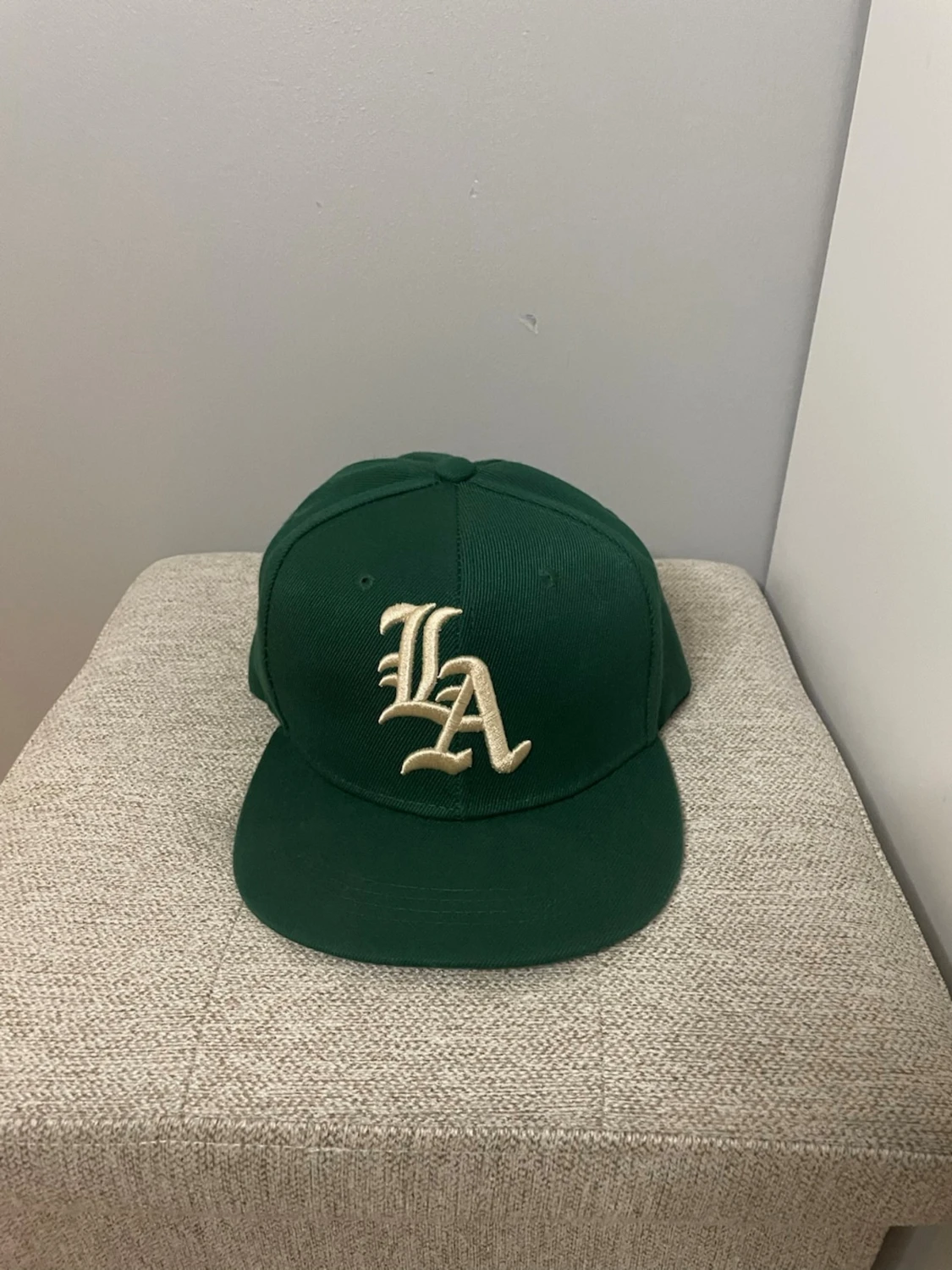Grön LA keps med broderad logga