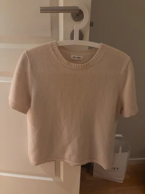 Soft goat t shirt  - Säljer denna finstickade soft goat t shirt som tyvärr är för liten💗