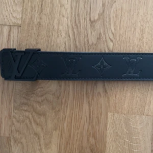 Svart märkes bälte  - Snygg Svart märkes bälte för killar 