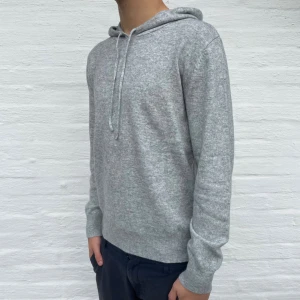 Kashmir Hoodie - Sjukt snygg kashmir hoodie i storlek S!🌟Endast testad, aldrig använd! Tveka inte på att höra av dig vid intresse eller minsta fundering🙏