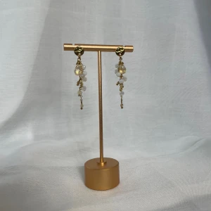 Handgjora örhängen  - Guldiga handgjorda örhängen 