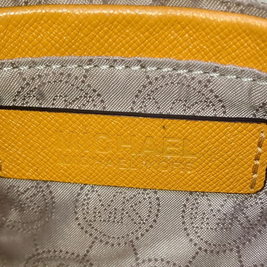 Gul axelväska från Michael Kors - 2