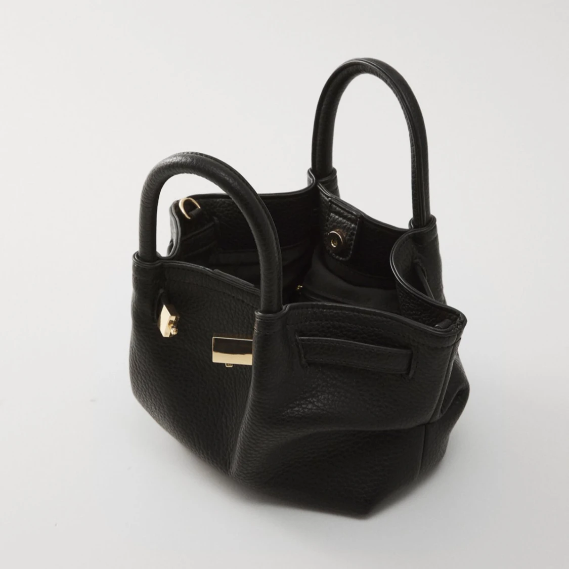 Svart handväska med axelrem - 1