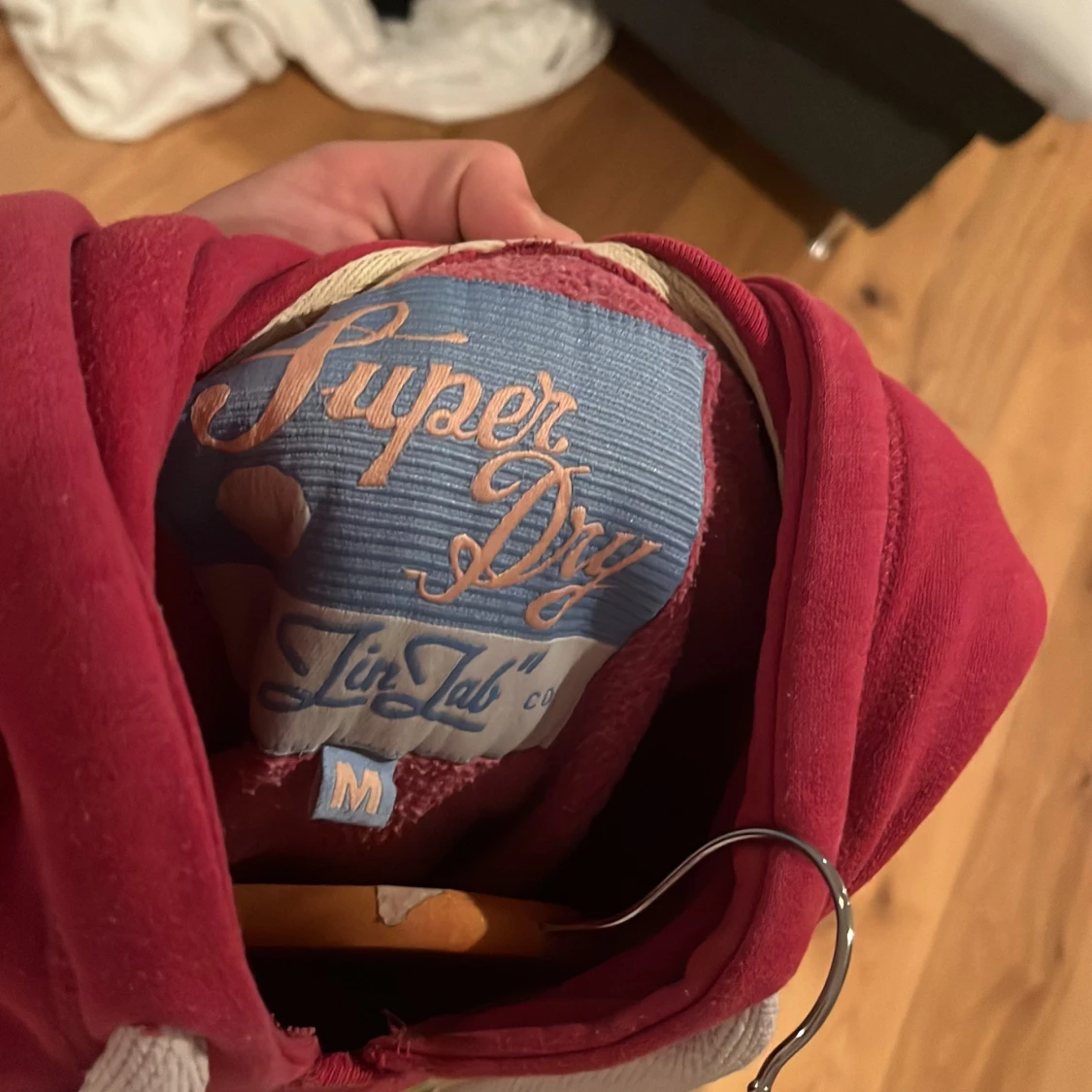 Röd hoodie från Superdry med tryck - 3