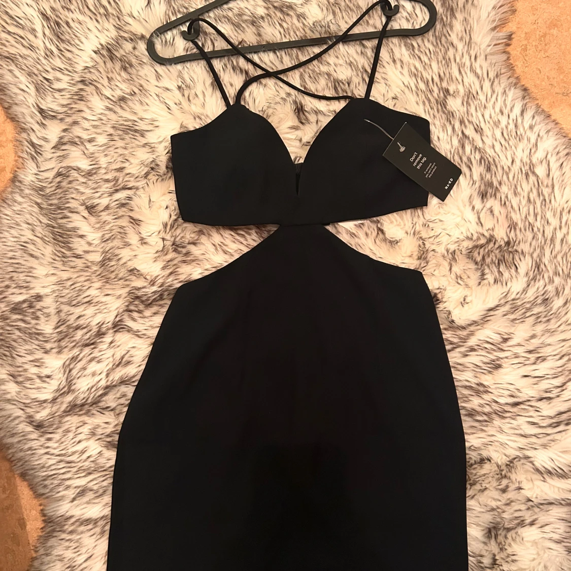 Svart cut out klänning från Choice/NAKD 