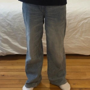 Weekday Ample Low Loose Jeans - Nya jeans använda runt 20 gånger, från Weekday. Typ inga tecken på användning.