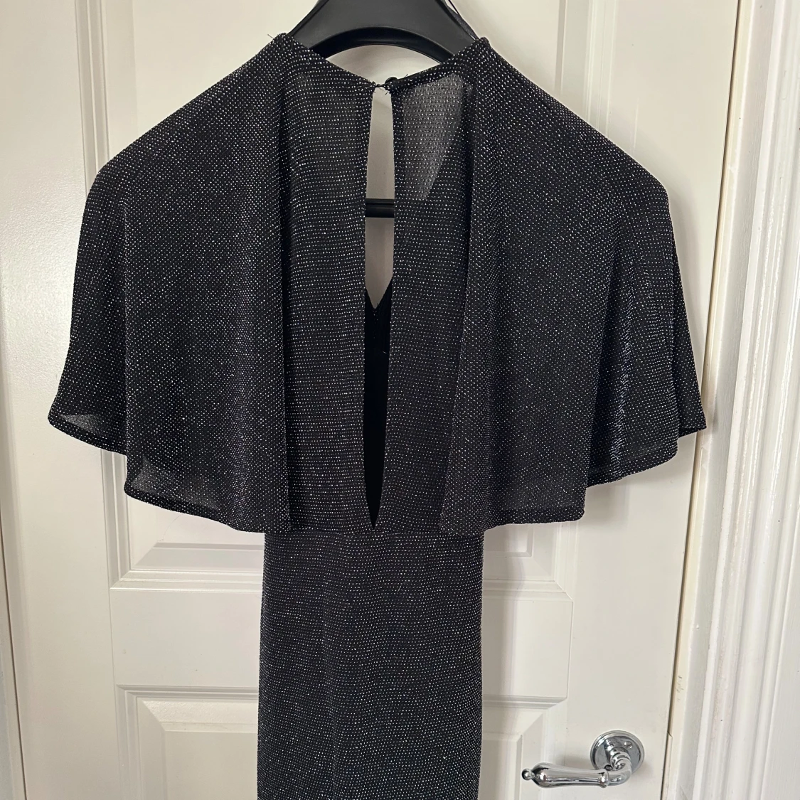 Glittrig svart kortklänning Chiquelle XS - 1