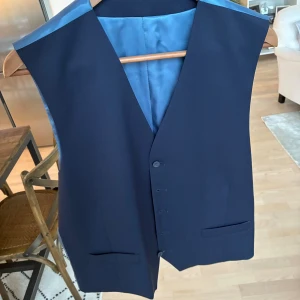 Dressmann kostymväst - 10/10 skick, endast testad. Nypris 799 kr.