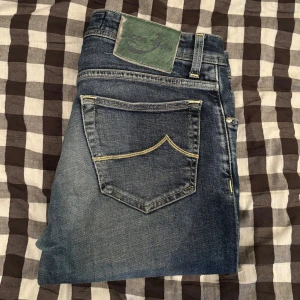 Jacob Cohën jeans - Säljer ett par JC jeans st 31 modell 622 i bra skick. Jag är 182 70kg på bilderna. Nypris runt 5000kr.