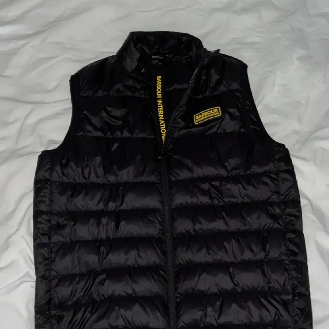 Svart dunväst från Barbour International - 2